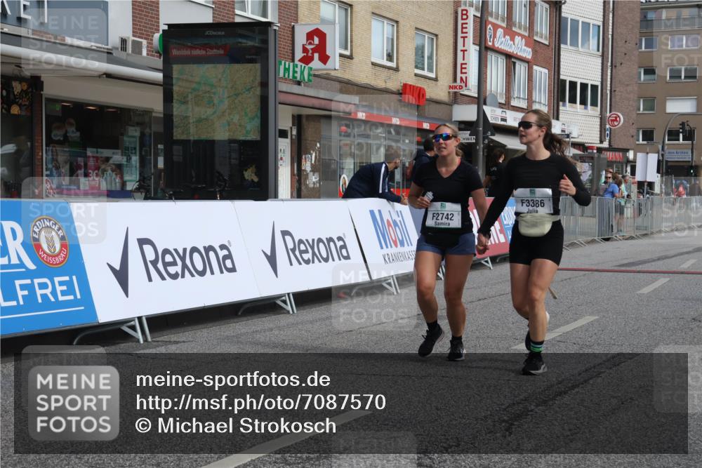 15.09.2024 - PSD Bank Halbmarathon Michael Strokosch http://msf.ph/oto/7087570 15.09.2024 12:37:21 Ziel 2742, 2761, 3386 meine-sportfotos.de