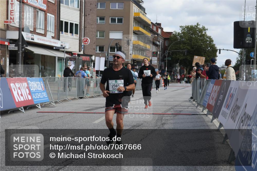 15.09.2024 - PSD Bank Halbmarathon Michael Strokosch http://msf.ph/oto/7087666 15.09.2024 12:37:36 Ziel 1816, 2381, 2398, 2432, 3380, 3441, 3481 meine-sportfotos.de