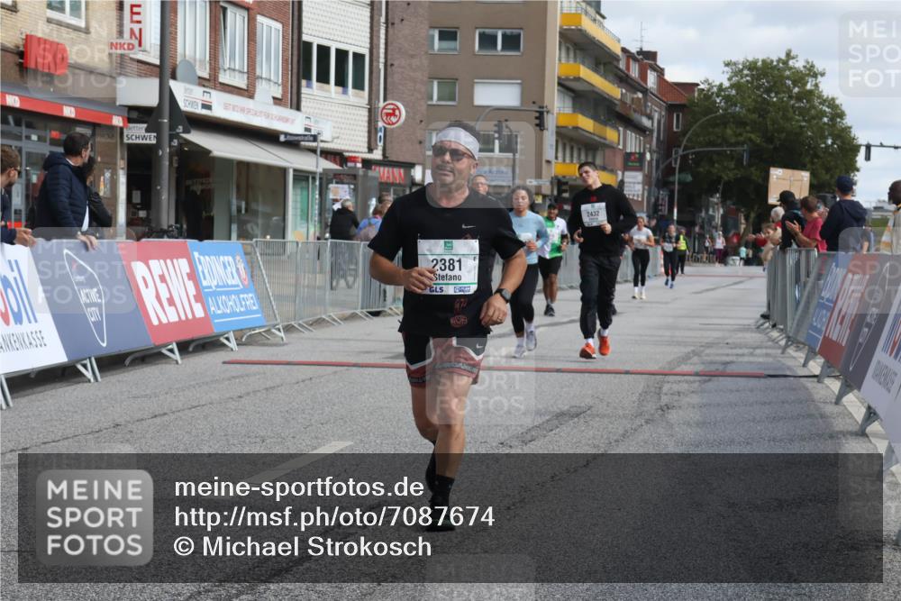 15.09.2024 - PSD Bank Halbmarathon Michael Strokosch http://msf.ph/oto/7087674 15.09.2024 12:37:36 Ziel 1816, 2381, 2398, 2432, 3380, 3441, 3481 meine-sportfotos.de