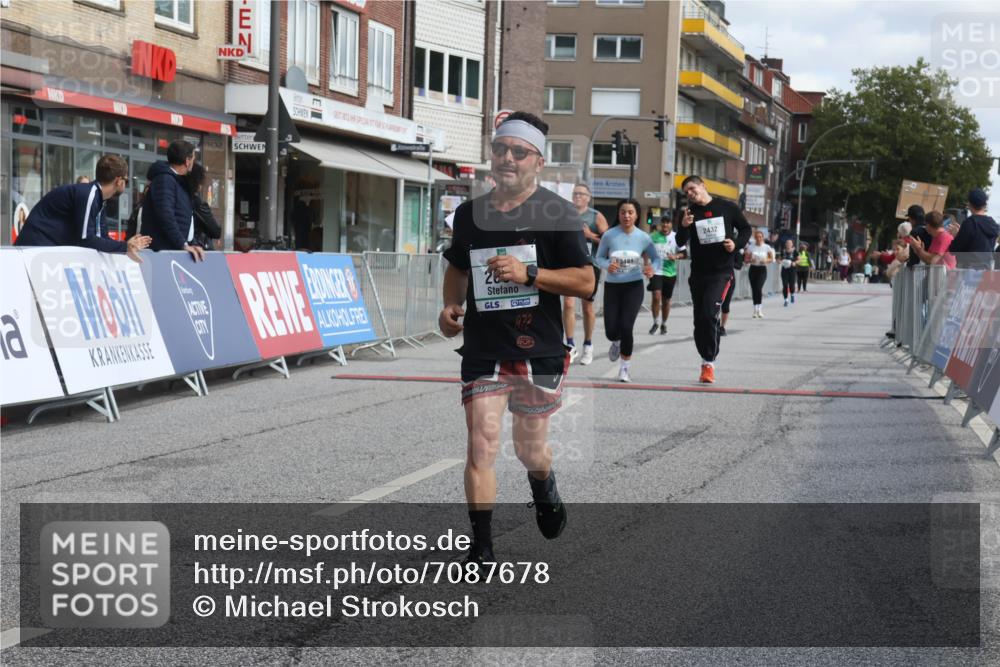 15.09.2024 - PSD Bank Halbmarathon Michael Strokosch http://msf.ph/oto/7087678 15.09.2024 12:37:36 Ziel 1816, 2381, 2398, 2432, 3380, 3441, 3481 meine-sportfotos.de