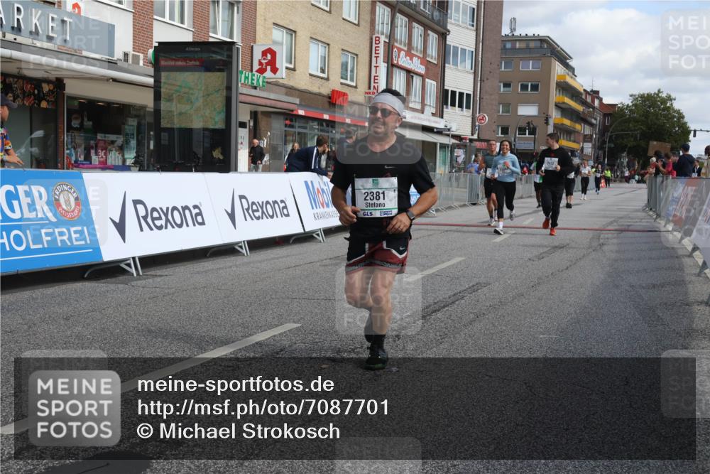 15.09.2024 - PSD Bank Halbmarathon Michael Strokosch http://msf.ph/oto/7087701 15.09.2024 12:37:38 Ziel 1816, 2381, 2398, 2432, 3380, 3441, 3481 meine-sportfotos.de