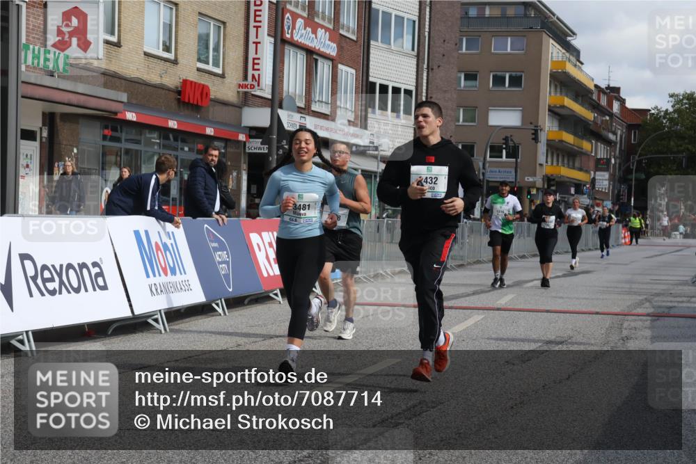15.09.2024 - PSD Bank Halbmarathon Michael Strokosch http://msf.ph/oto/7087714 15.09.2024 12:37:40 Ziel 1816, 2381, 2398, 2432, 3380, 3441, 3481 meine-sportfotos.de