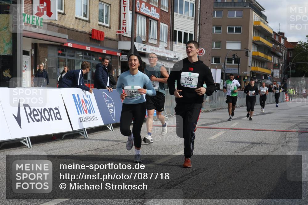 15.09.2024 - PSD Bank Halbmarathon Michael Strokosch http://msf.ph/oto/7087718 15.09.2024 12:37:40 Ziel 1816, 2381, 2398, 2432, 3380, 3441, 3481 meine-sportfotos.de