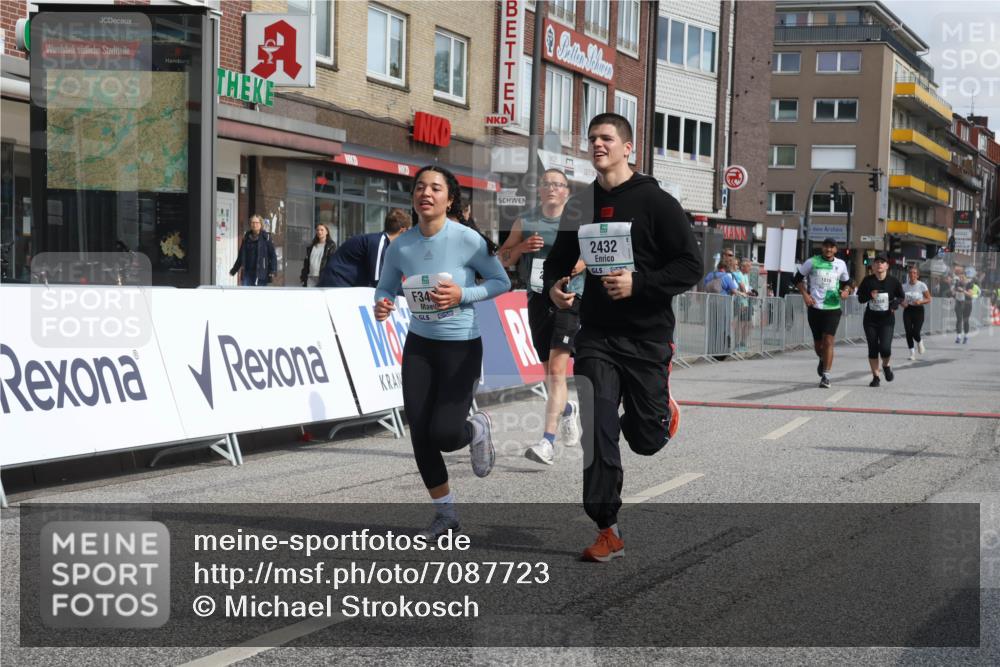15.09.2024 - PSD Bank Halbmarathon Michael Strokosch http://msf.ph/oto/7087723 15.09.2024 12:37:40 Ziel 1816, 2381, 2398, 2432, 3380, 3441, 3481 meine-sportfotos.de