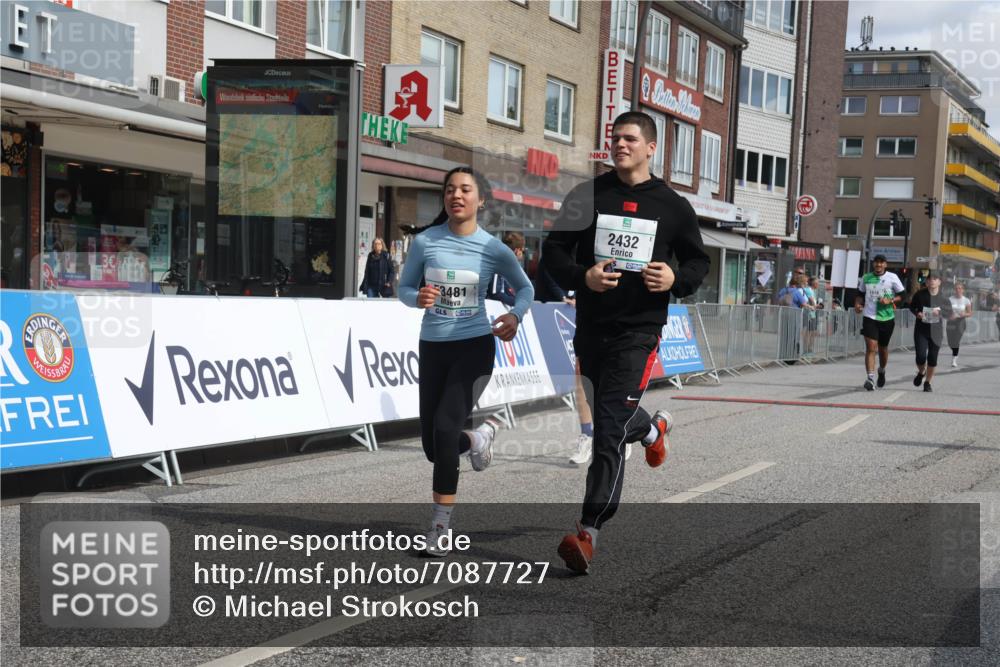 15.09.2024 - PSD Bank Halbmarathon Michael Strokosch http://msf.ph/oto/7087727 15.09.2024 12:37:40 Ziel 1816, 2381, 2398, 2432, 3380, 3441, 3481 meine-sportfotos.de