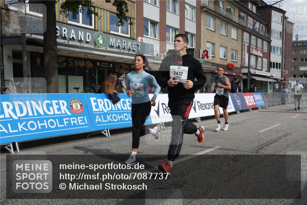 15.09.2024 - PSD Bank Halbmarathon Michael Strokosch http://msf.ph/oto/7087737 15.09.2024 12:37:41 Ziel 1816, 2381, 2398, 2432, 3380, 3417, 3441, 3481 meine-sportfotos.de