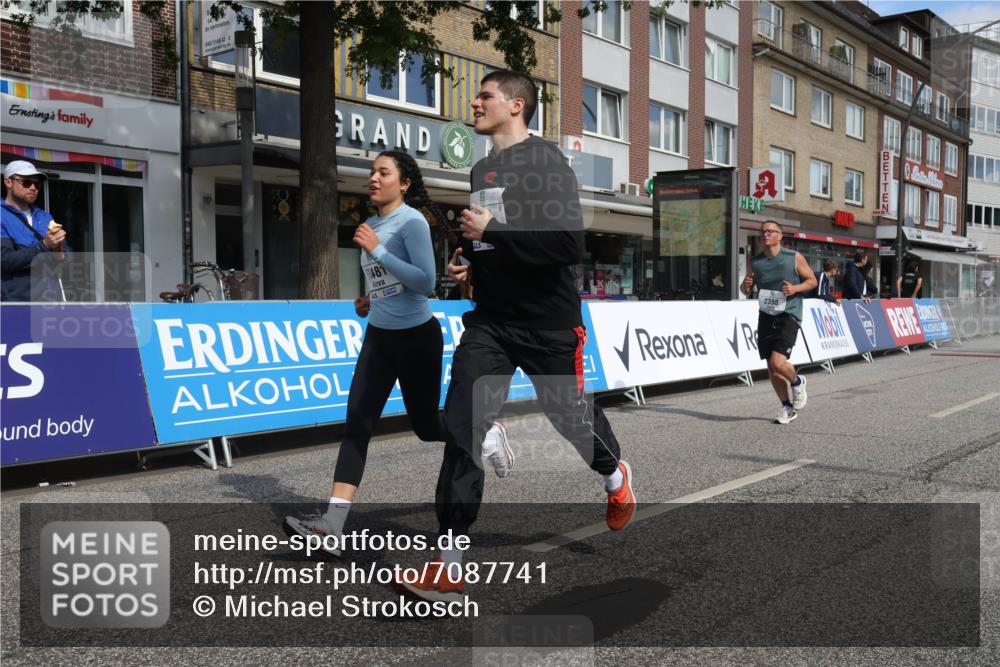 15.09.2024 - PSD Bank Halbmarathon Michael Strokosch http://msf.ph/oto/7087741 15.09.2024 12:37:41 Ziel 1816, 2381, 2398, 2432, 3380, 3417, 3441, 3481 meine-sportfotos.de