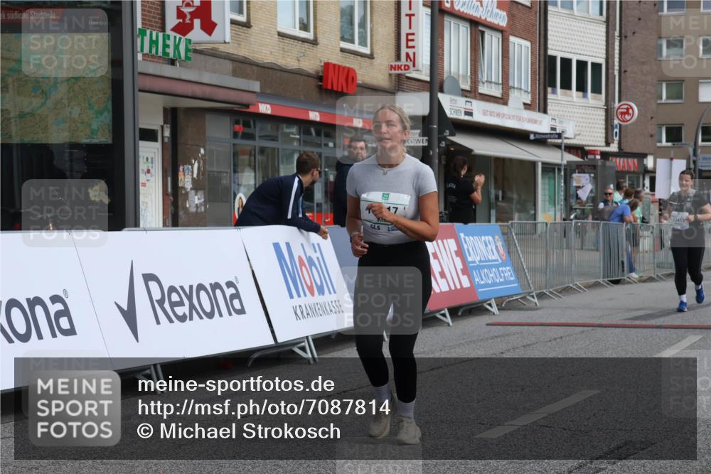 15.09.2024 - PSD Bank Halbmarathon Michael Strokosch http://msf.ph/oto/7087814 15.09.2024 12:37:52 Ziel 1816, 2517, 3380, 3415, 3417 meine-sportfotos.de