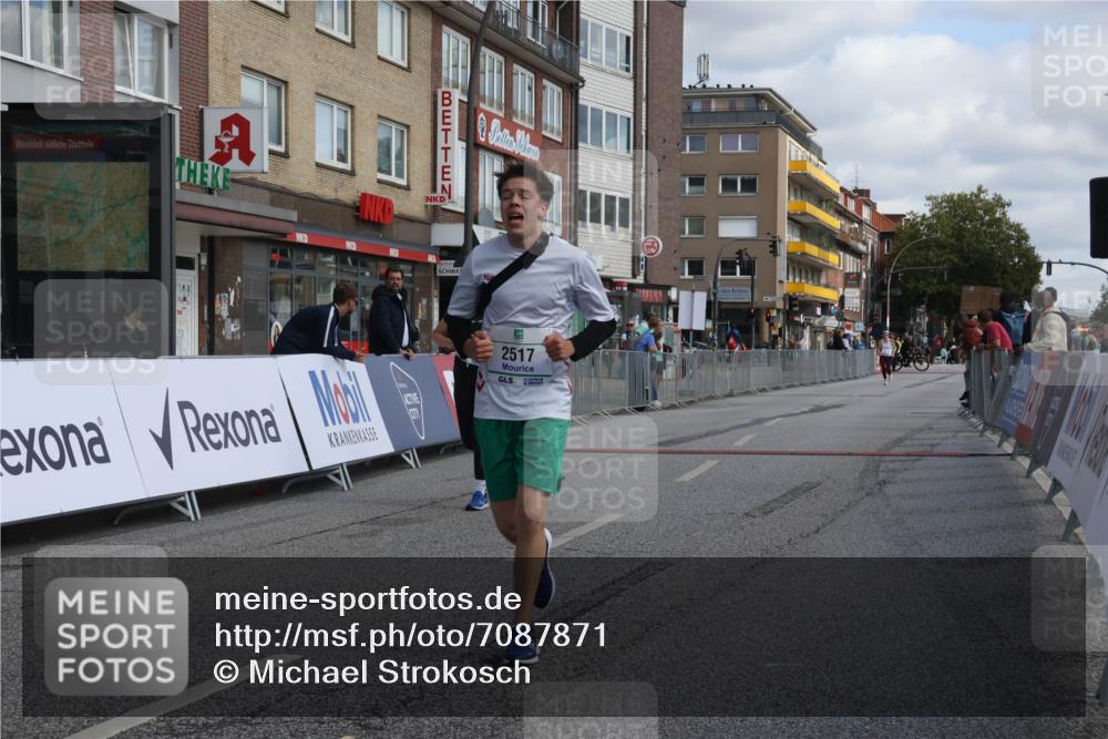 15.09.2024 - PSD Bank Halbmarathon Michael Strokosch http://msf.ph/oto/7087871 15.09.2024 12:37:56 Ziel 2517, 3380, 3415, 3417 meine-sportfotos.de