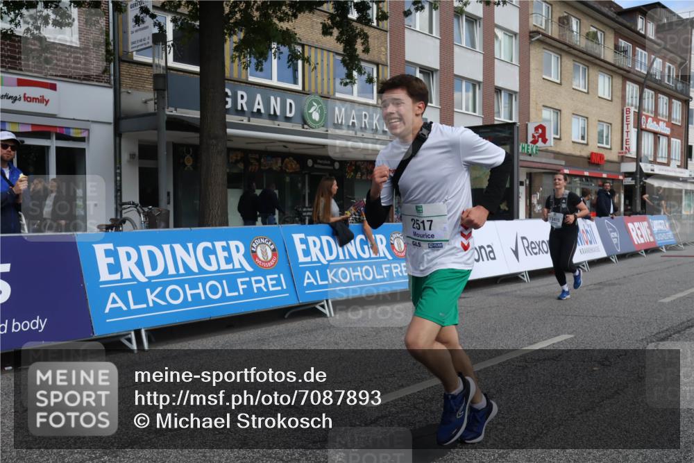 15.09.2024 - PSD Bank Halbmarathon Michael Strokosch http://msf.ph/oto/7087893 15.09.2024 12:37:57 Ziel 2517, 3415, 3417 meine-sportfotos.de
