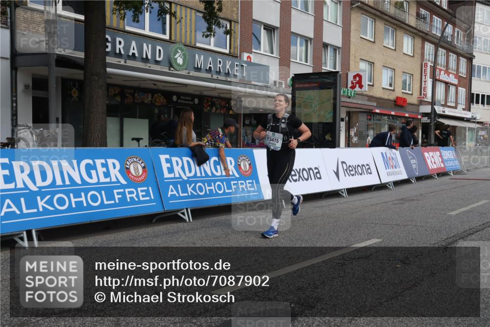 15.09.2024 - PSD Bank Halbmarathon Michael Strokosch http://msf.ph/oto/7087902 15.09.2024 12:37:58 Ziel 2517, 3415, 3417 meine-sportfotos.de