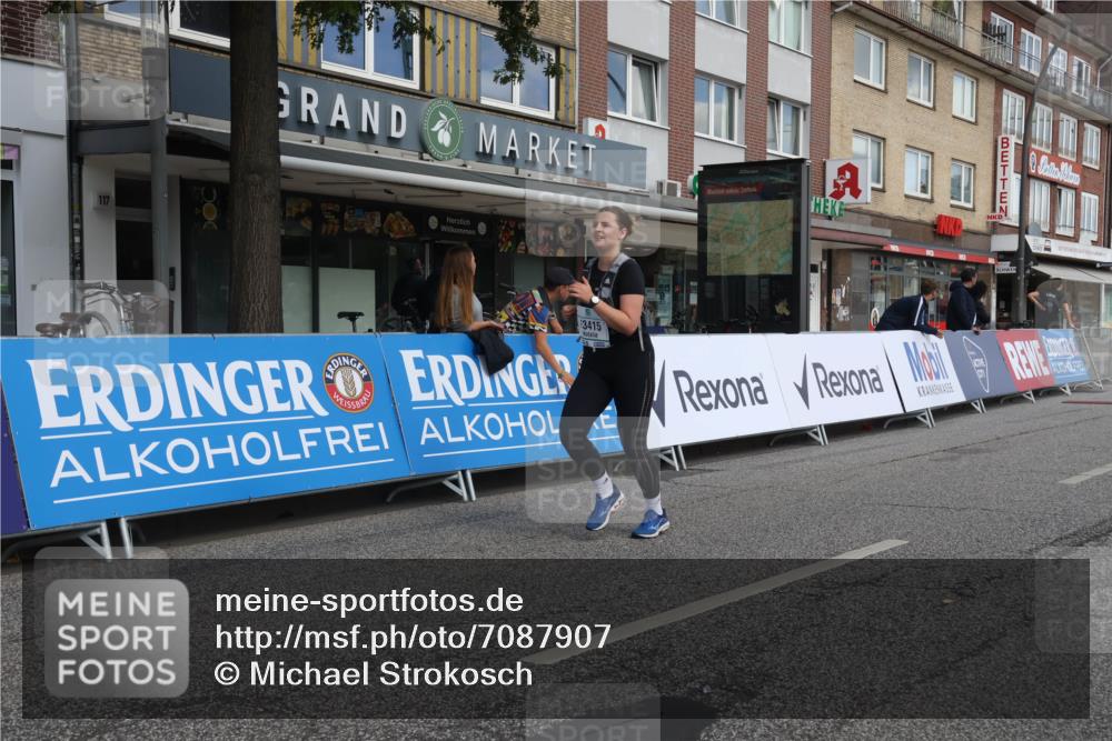 15.09.2024 - PSD Bank Halbmarathon Michael Strokosch http://msf.ph/oto/7087907 15.09.2024 12:37:58 Ziel 2517, 3415, 3417 meine-sportfotos.de