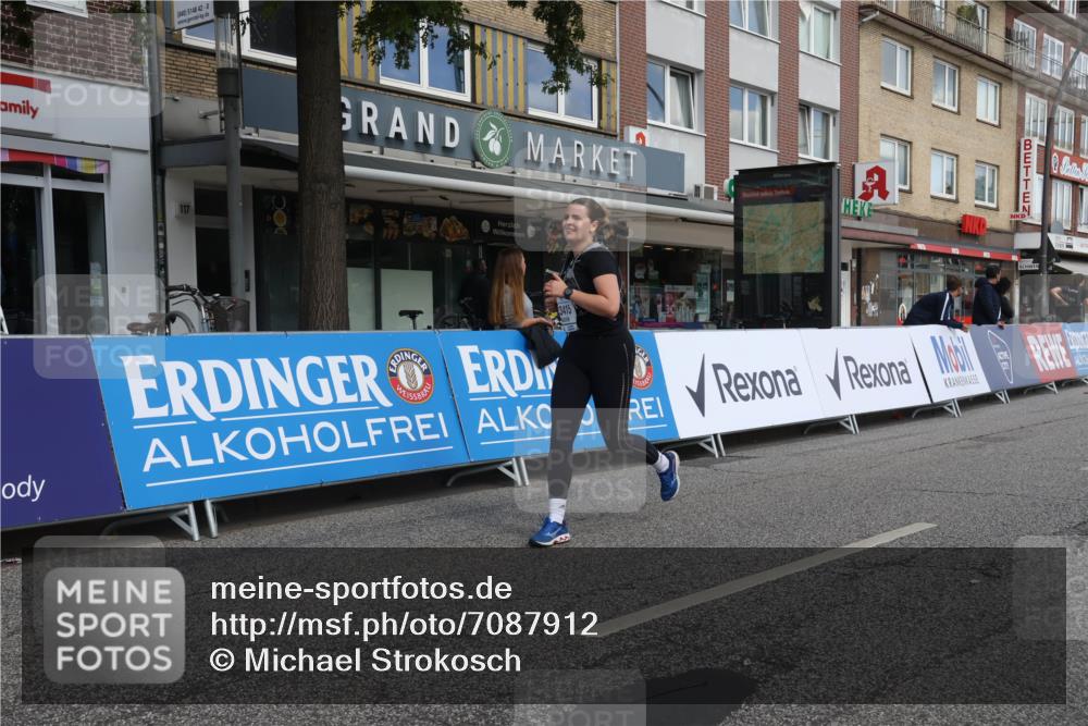 15.09.2024 - PSD Bank Halbmarathon Michael Strokosch http://msf.ph/oto/7087912 15.09.2024 12:37:58 Ziel 2517, 3415, 3417 meine-sportfotos.de