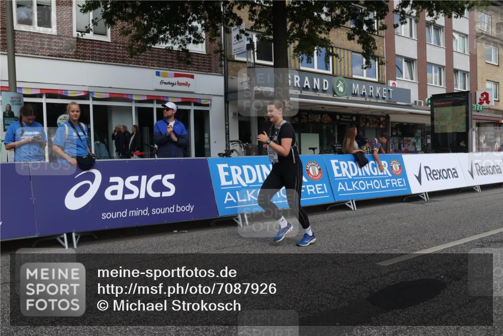15.09.2024 - PSD Bank Halbmarathon Michael Strokosch http://msf.ph/oto/7087926 15.09.2024 12:37:59 Ziel 2517, 3415, 3417 meine-sportfotos.de