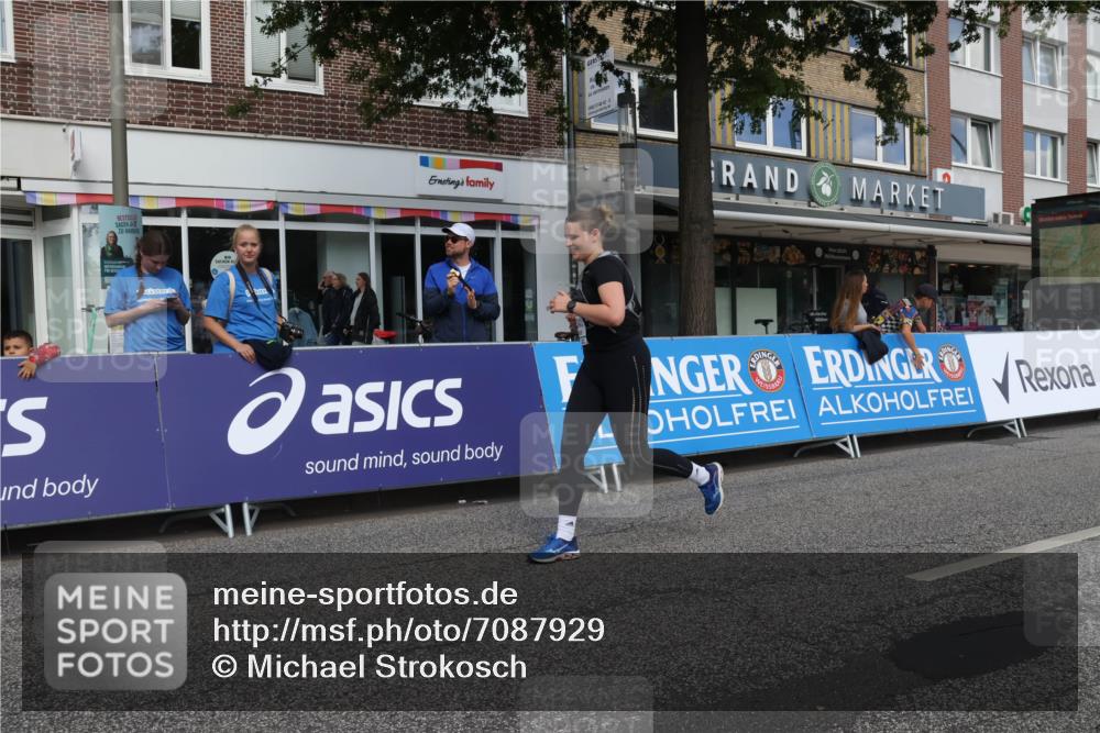 15.09.2024 - PSD Bank Halbmarathon Michael Strokosch http://msf.ph/oto/7087929 15.09.2024 12:37:59 Ziel 2517, 3415, 3417 meine-sportfotos.de
