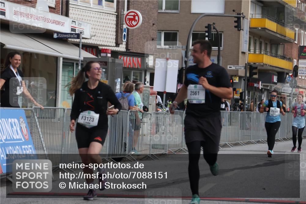 15.09.2024 - PSD Bank Halbmarathon Michael Strokosch http://msf.ph/oto/7088151 15.09.2024 12:38:40 Ziel 2285, 3123, 3381 meine-sportfotos.de
