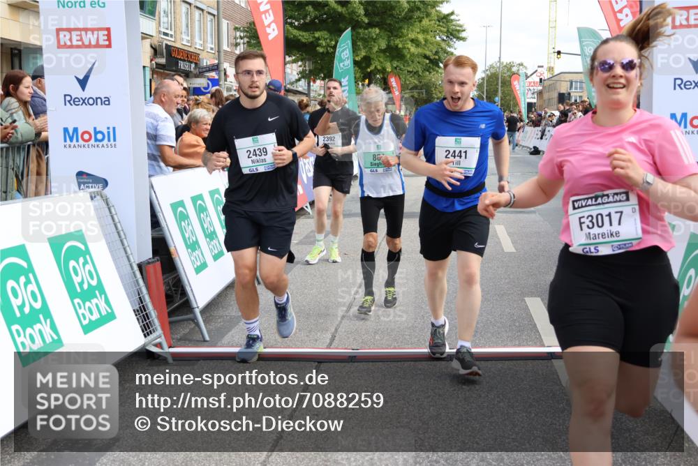 15.09.2024 - PSD Bank Halbmarathon Strokosch-Dieckow http://msf.ph/oto/7088259 15.09.2024 12:28:37 Ziel 2392, 2439, 2441, 3017, 3073, 3121, 3225, 3274, 3327 meine-sportfotos.de