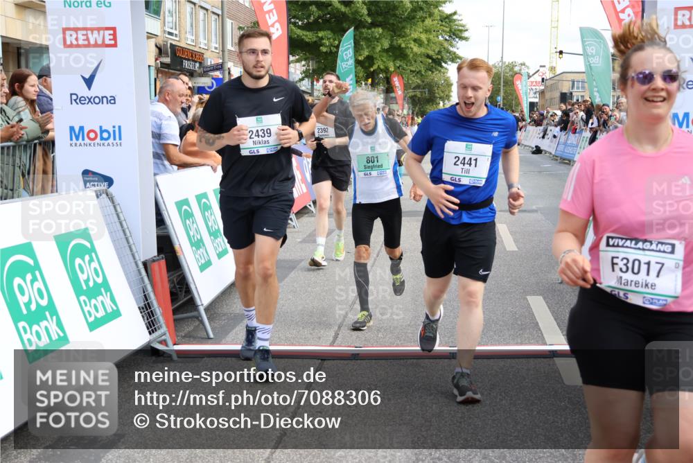 15.09.2024 - PSD Bank Halbmarathon Strokosch-Dieckow http://msf.ph/oto/7088306 15.09.2024 12:28:37 Ziel 2392, 2439, 2441, 3017, 3073, 3121, 3225, 3274, 3327 meine-sportfotos.de