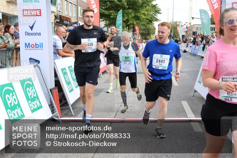 15.09.2024 - PSD Bank Halbmarathon Strokosch-Dieckow http://msf.ph/oto/7088333 15.09.2024 12:28:37 Ziel 2392, 2439, 2441, 3017, 3073, 3121, 3225, 3274, 3327 meine-sportfotos.de