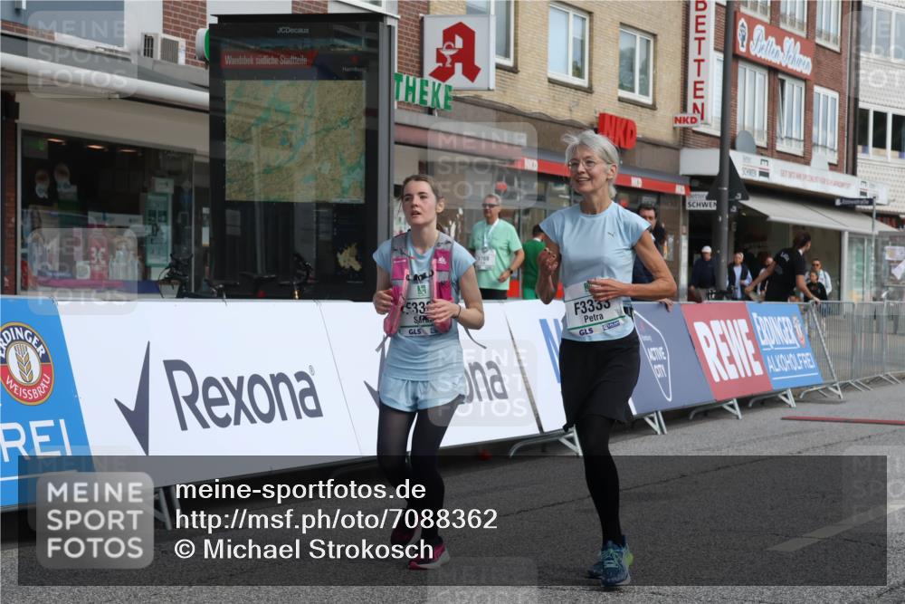 15.09.2024 - PSD Bank Halbmarathon Michael Strokosch http://msf.ph/oto/7088362 15.09.2024 12:38:54 Ziel 3332, 3333, 3381 meine-sportfotos.de