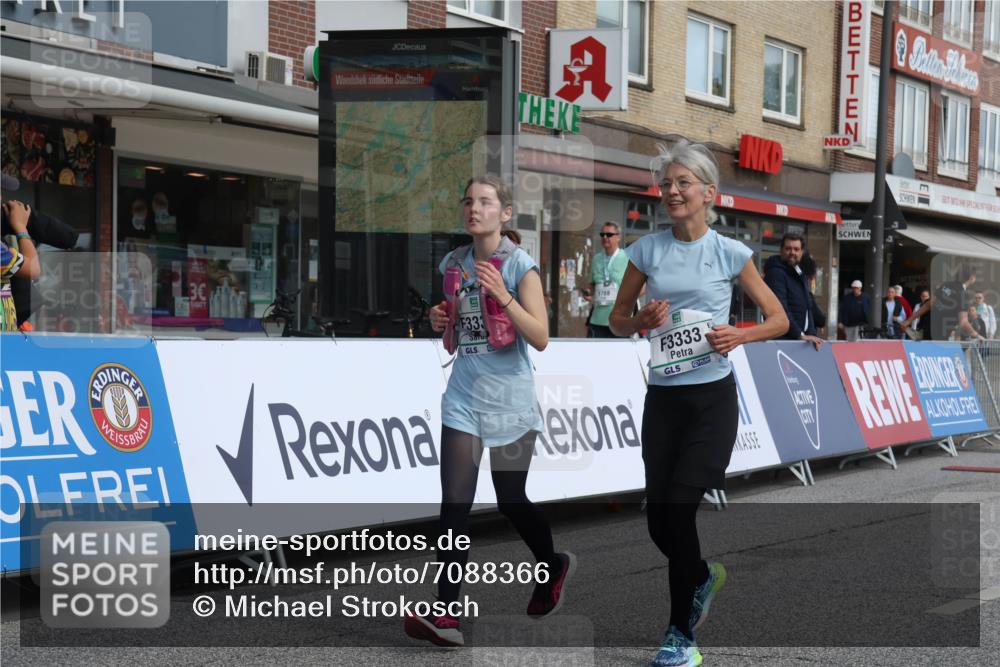 15.09.2024 - PSD Bank Halbmarathon Michael Strokosch http://msf.ph/oto/7088366 15.09.2024 12:38:54 Ziel 3332, 3333, 3381 meine-sportfotos.de