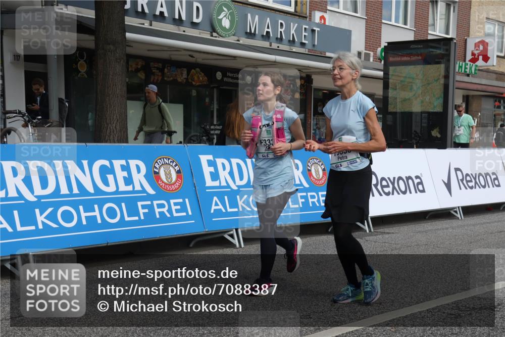 15.09.2024 - PSD Bank Halbmarathon Michael Strokosch http://msf.ph/oto/7088387 15.09.2024 12:38:55 Ziel 3332, 3333, 3381 meine-sportfotos.de