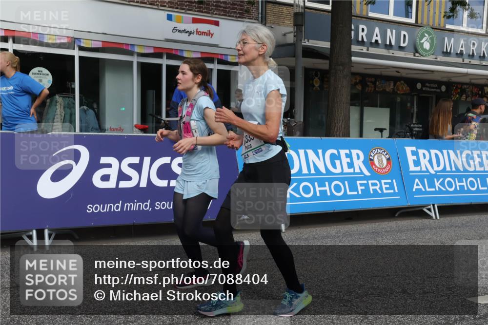15.09.2024 - PSD Bank Halbmarathon Michael Strokosch http://msf.ph/oto/7088404 15.09.2024 12:38:56 Ziel 3332, 3333, 3367, 3381 meine-sportfotos.de