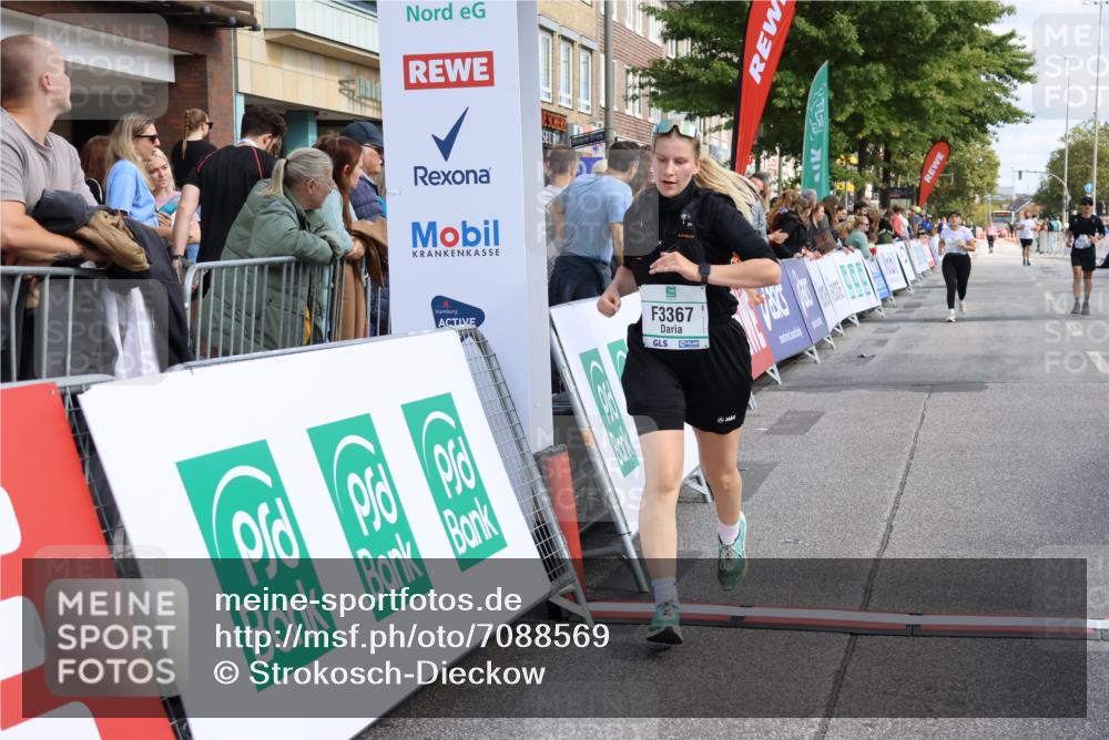 15.09.2024 - PSD Bank Halbmarathon Strokosch-Dieckow http://msf.ph/oto/7088569 15.09.2024 12:39:28 Ziel 3332, 3333, 3367 meine-sportfotos.de