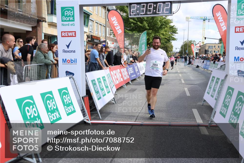 15.09.2024 - PSD Bank Halbmarathon Strokosch-Dieckow http://msf.ph/oto/7088752 15.09.2024 12:39:53 Ziel 2094, 2137 meine-sportfotos.de