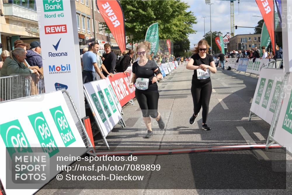 15.09.2024 - PSD Bank Halbmarathon Strokosch-Dieckow http://msf.ph/oto/7089899 15.09.2024 12:41:39 Ziel 3354, 3355, 3462 meine-sportfotos.de