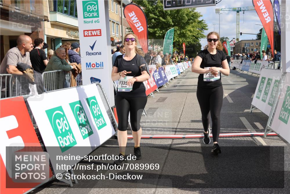 15.09.2024 - PSD Bank Halbmarathon Strokosch-Dieckow http://msf.ph/oto/7089969 15.09.2024 12:41:40 Ziel 3354, 3355, 3462 meine-sportfotos.de