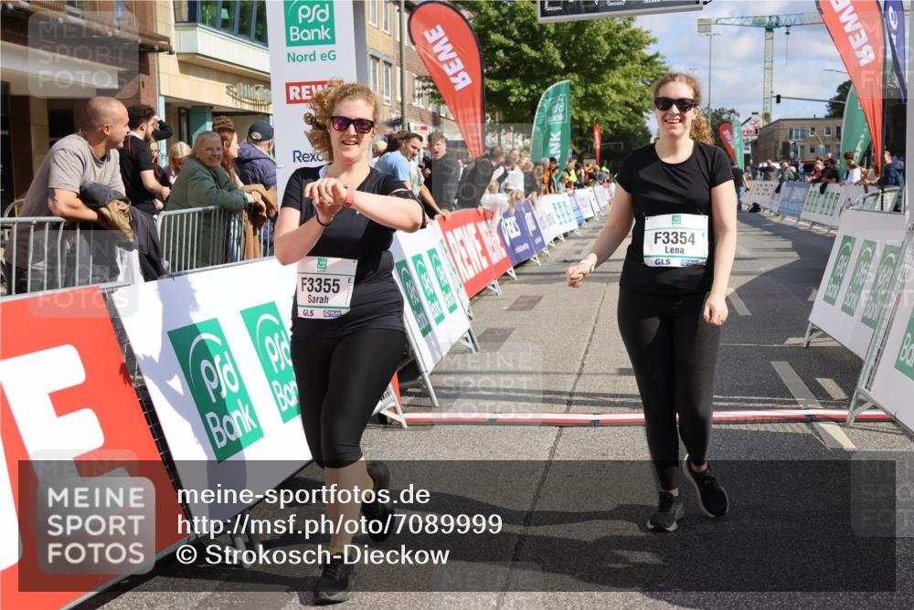 15.09.2024 - PSD Bank Halbmarathon Strokosch-Dieckow http://msf.ph/oto/7089999 15.09.2024 12:41:41 Ziel 3354, 3355, 3462 meine-sportfotos.de