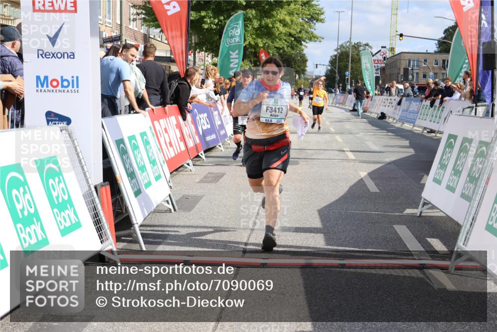 15.09.2024 - PSD Bank Halbmarathon Strokosch-Dieckow http://msf.ph/oto/7090069 15.09.2024 12:42:06 Ziel 2276, 3343, 3412 meine-sportfotos.de