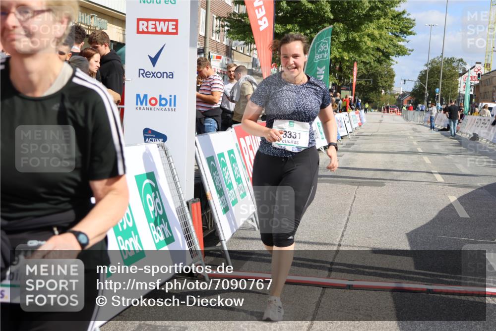 15.09.2024 - PSD Bank Halbmarathon Strokosch-Dieckow http://msf.ph/oto/7090767 15.09.2024 12:48:06 Ziel 3331, 3395, 3459, 3460, 3461 meine-sportfotos.de
