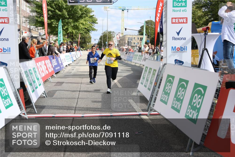 15.09.2024 - PSD Bank Halbmarathon Strokosch-Dieckow http://msf.ph/oto/7091118 15.09.2024 12:56:54 Ziel 2459, 2460, 3487 meine-sportfotos.de