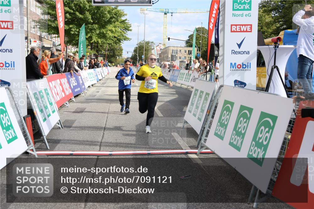 15.09.2024 - PSD Bank Halbmarathon Strokosch-Dieckow http://msf.ph/oto/7091121 15.09.2024 12:56:55 Ziel 2459, 2460, 3487 meine-sportfotos.de