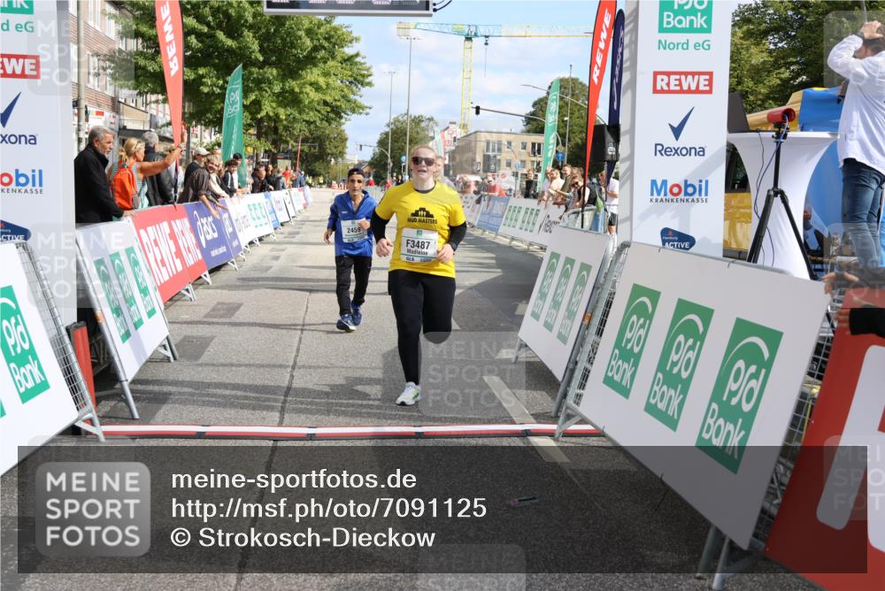 15.09.2024 - PSD Bank Halbmarathon Strokosch-Dieckow http://msf.ph/oto/7091125 15.09.2024 12:56:55 Ziel 2459, 2460, 3487 meine-sportfotos.de