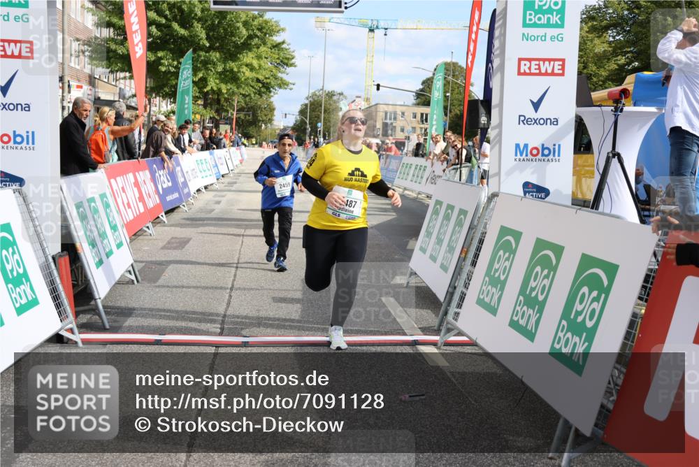 15.09.2024 - PSD Bank Halbmarathon Strokosch-Dieckow http://msf.ph/oto/7091128 15.09.2024 12:56:55 Ziel 2459, 2460, 3487 meine-sportfotos.de
