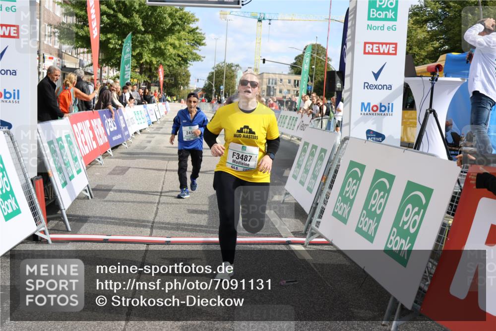 15.09.2024 - PSD Bank Halbmarathon Strokosch-Dieckow http://msf.ph/oto/7091131 15.09.2024 12:56:56 Ziel 2459, 2460, 3487 meine-sportfotos.de