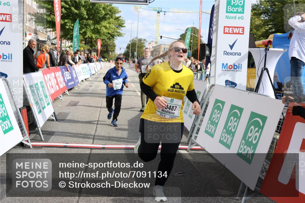 15.09.2024 - PSD Bank Halbmarathon Strokosch-Dieckow http://msf.ph/oto/7091134 15.09.2024 12:56:56 Ziel 2459, 2460, 3487 meine-sportfotos.de