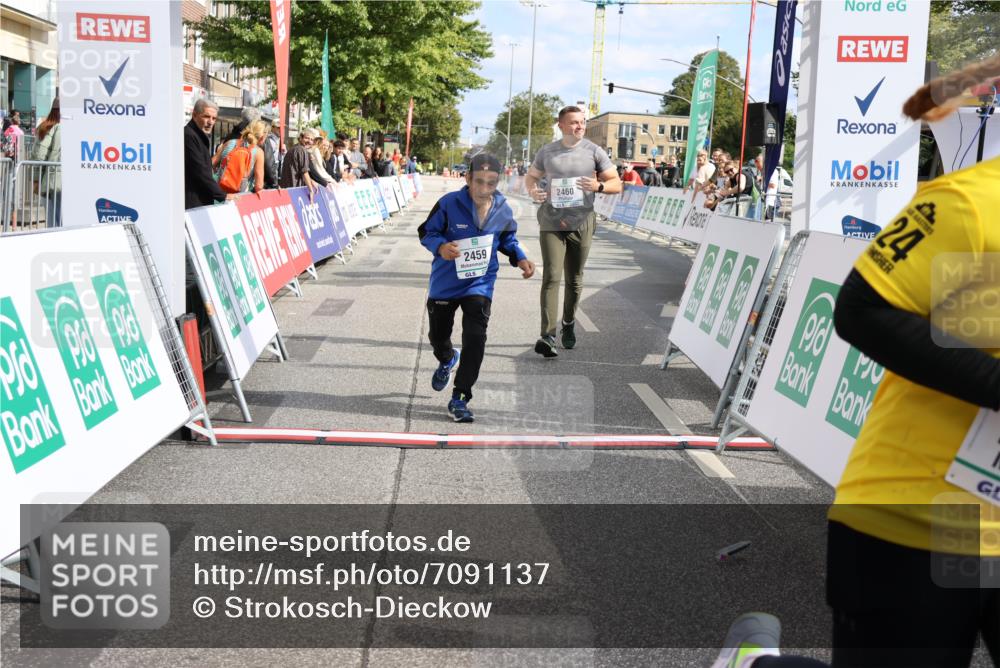 15.09.2024 - PSD Bank Halbmarathon Strokosch-Dieckow http://msf.ph/oto/7091137 15.09.2024 12:56:57 Ziel 2459, 2460, 3487 meine-sportfotos.de