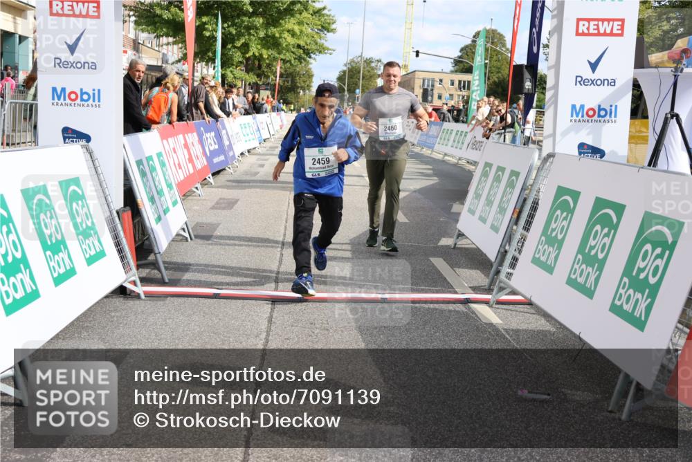 15.09.2024 - PSD Bank Halbmarathon Strokosch-Dieckow http://msf.ph/oto/7091139 15.09.2024 12:56:57 Ziel 2459, 2460, 3487 meine-sportfotos.de