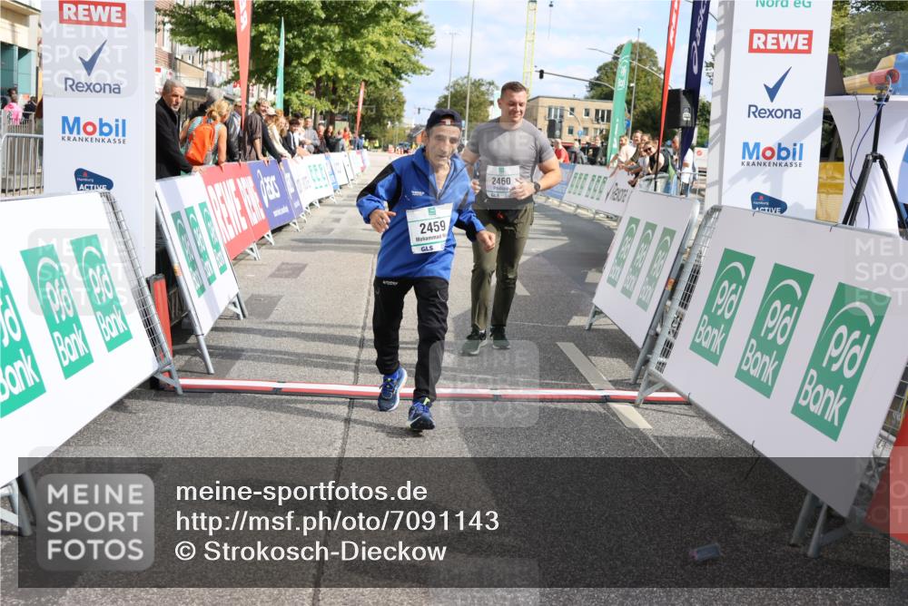 15.09.2024 - PSD Bank Halbmarathon Strokosch-Dieckow http://msf.ph/oto/7091143 15.09.2024 12:56:57 Ziel 2459, 2460, 3487 meine-sportfotos.de