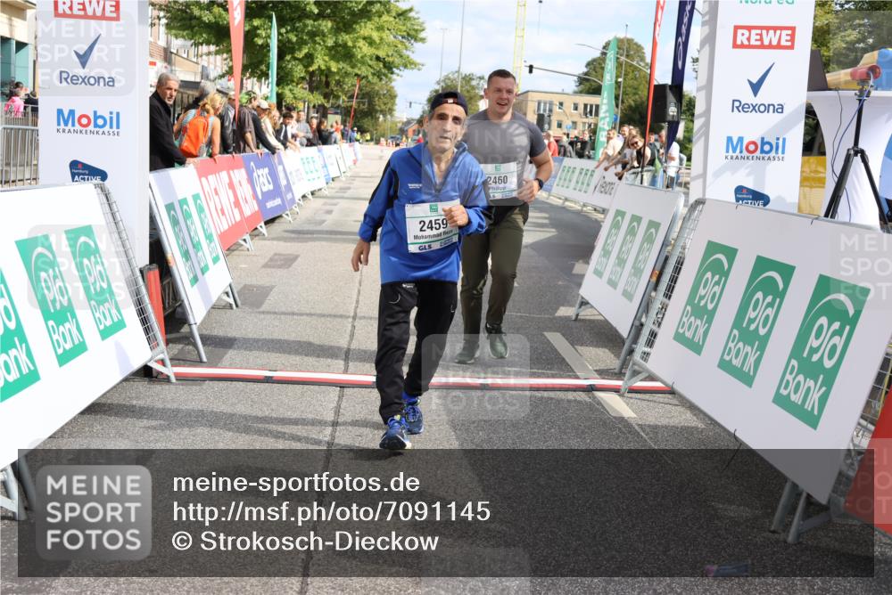 15.09.2024 - PSD Bank Halbmarathon Strokosch-Dieckow http://msf.ph/oto/7091145 15.09.2024 12:56:58 Ziel 2459, 2460, 3487 meine-sportfotos.de