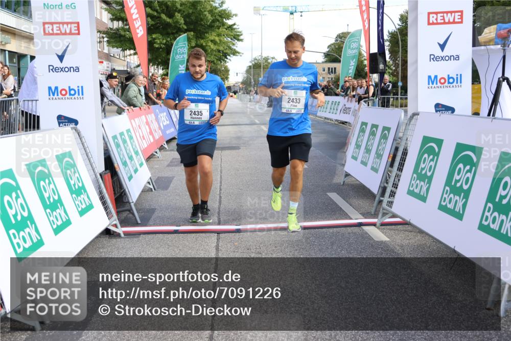 15.09.2024 - PSD Bank Halbmarathon Strokosch-Dieckow http://msf.ph/oto/7091226 15.09.2024 13:00:42 Ziel 2433, 2435, 2830 meine-sportfotos.de