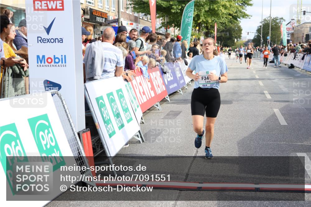 15.09.2024 - PSD Bank Halbmarathon Strokosch-Dieckow http://msf.ph/oto/7091551 15.09.2024 12:20:13 Ziel 2025, 2903, 3394, 3436, 3440 meine-sportfotos.de