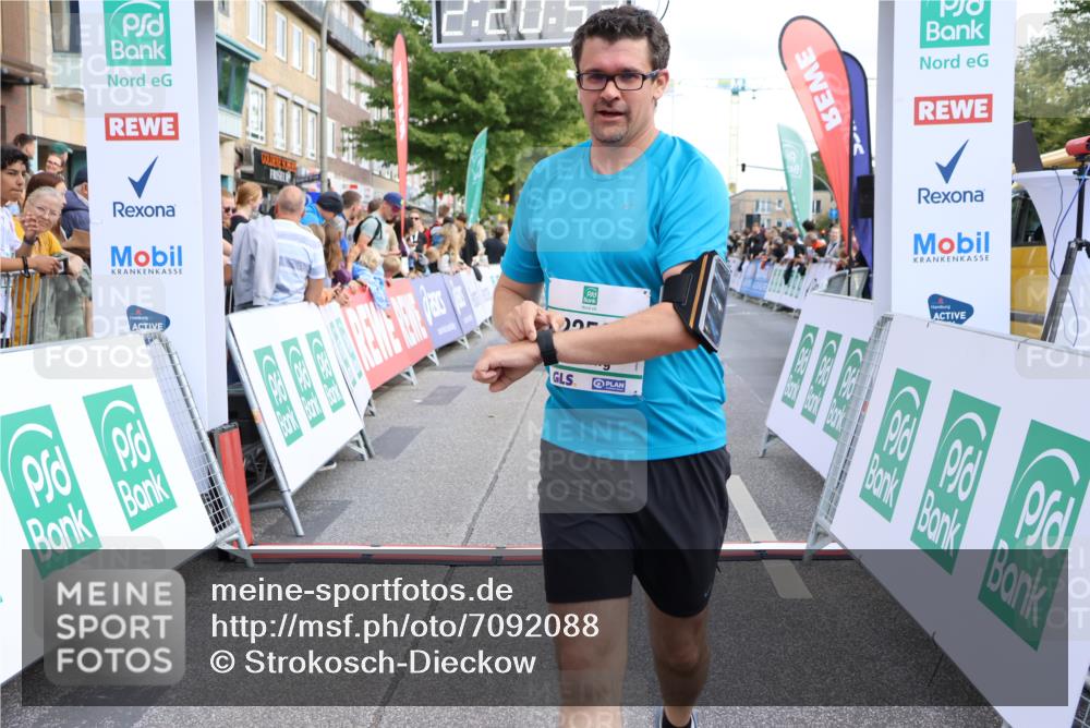 15.09.2024 - PSD Bank Halbmarathon Strokosch-Dieckow http://msf.ph/oto/7092088 15.09.2024 12:21:44 Ziel 2254, 2256, 2379, 2404, 2698, 3069, 3555 meine-sportfotos.de
