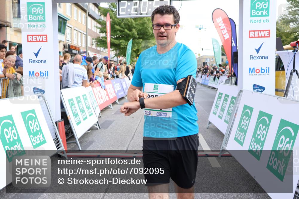15.09.2024 - PSD Bank Halbmarathon Strokosch-Dieckow http://msf.ph/oto/7092095 15.09.2024 12:21:44 Ziel 2254, 2256, 2379, 2404, 2698, 3069, 3555 meine-sportfotos.de