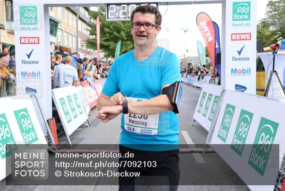 15.09.2024 - PSD Bank Halbmarathon Strokosch-Dieckow http://msf.ph/oto/7092103 15.09.2024 12:21:44 Ziel 2254, 2256, 2379, 2404, 2698, 3069, 3555 meine-sportfotos.de