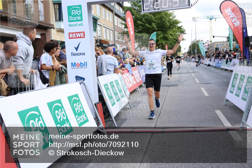 15.09.2024 - PSD Bank Halbmarathon Strokosch-Dieckow http://msf.ph/oto/7092110 15.09.2024 12:21:48 Ziel 2254, 2256, 2379, 2404, 2698, 3069, 3269, 3555 meine-sportfotos.de